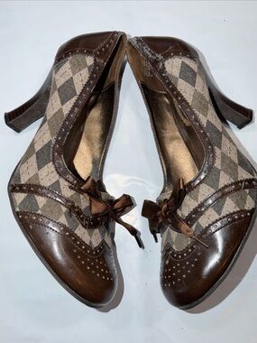 BONGO Brown Tan Argyle Wingtip Stiletto 4”Heel Pumps Women 11 Vintage Satin Bows
